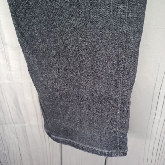 Lucky Brand Sweet Mid-Rise Straight Lightly Distressed Jeans - Picture 5 of 16